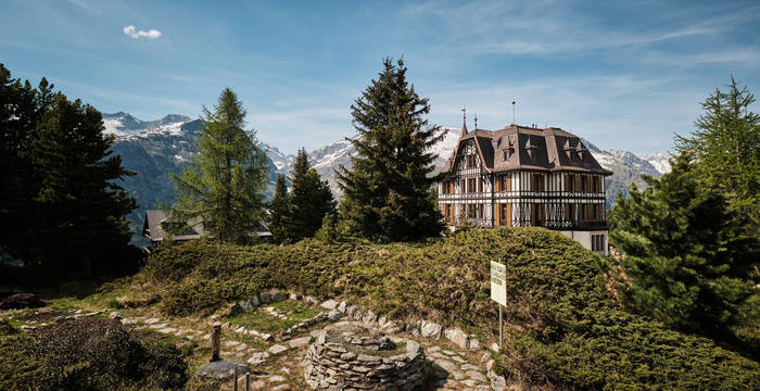 Das Pro Natura Zentrum in der historischen Villa Cassel: hier können Gäste mit atemberaubendem Blick auf den Aletschgletscher «Gletscherschwund — Klimawandel — Energiewende» erfahren und ergründen.
